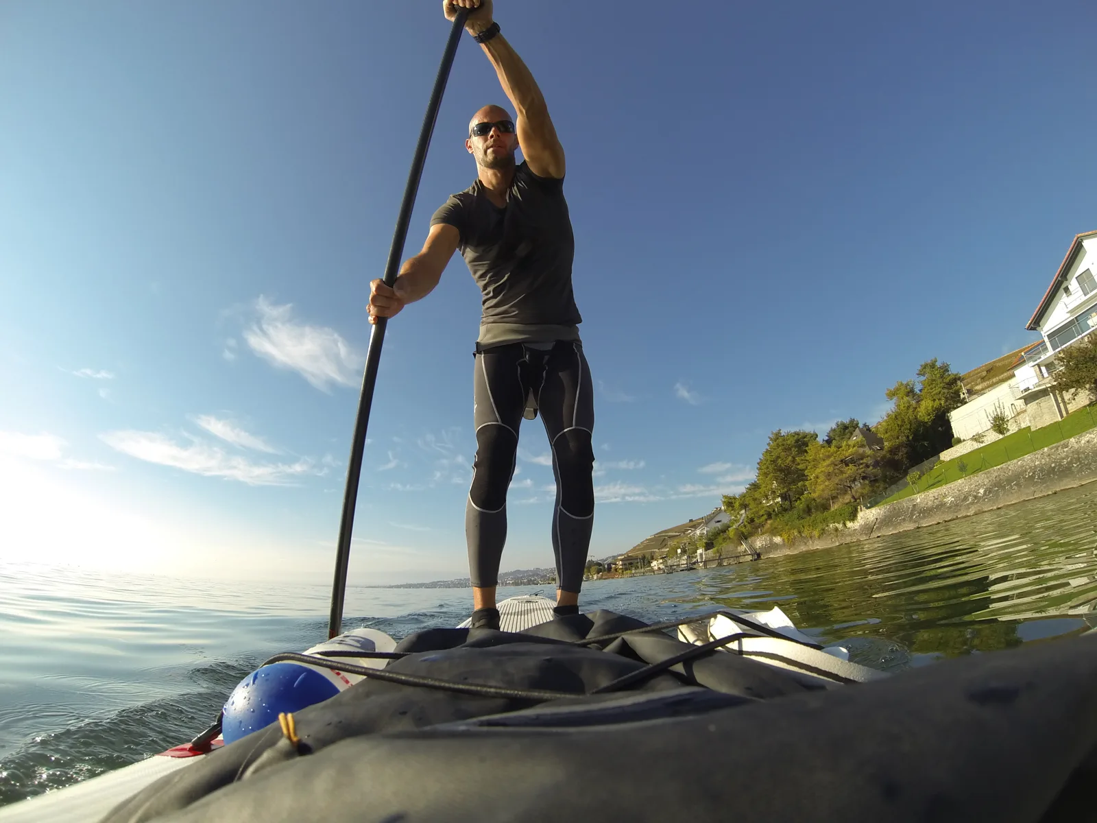 Christophe Marmels sur un paddle, photographie du site actuel.