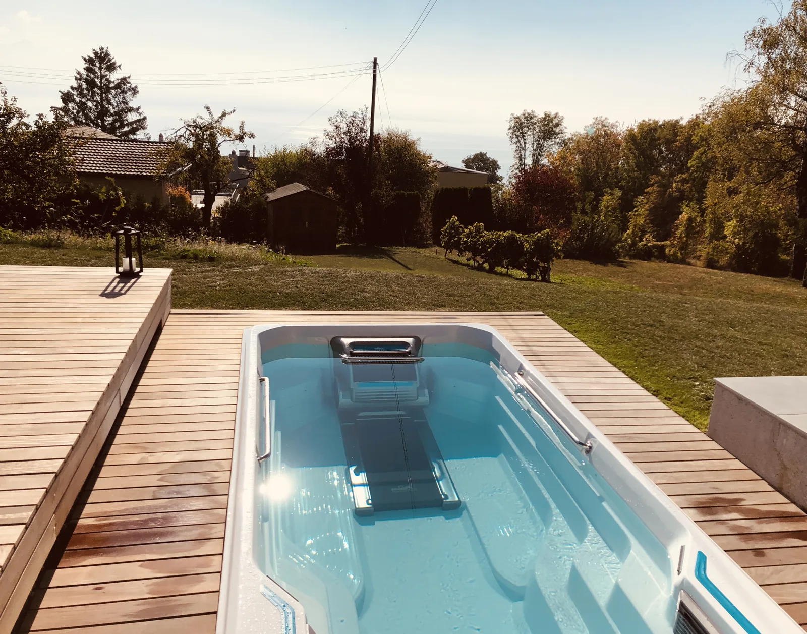 Spa de nage extérieur présenté sur le site de Christophe Marmels.